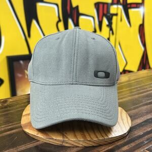 Oakley Vintage Gray Flexfit Hat 2000s